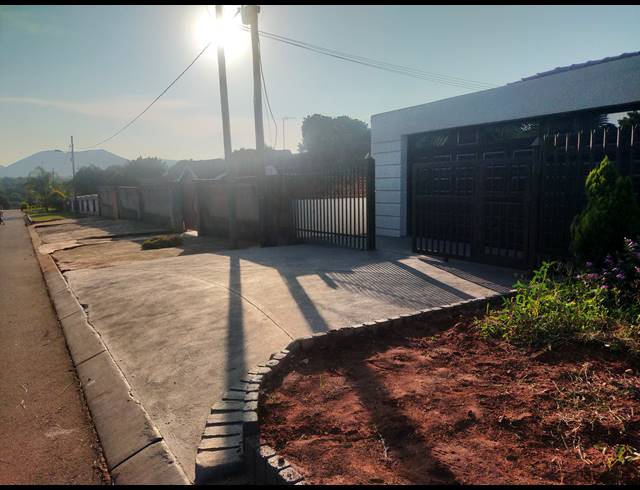 3 BEDROOM HOUSE FOR SALE IN SHAYANDIMA